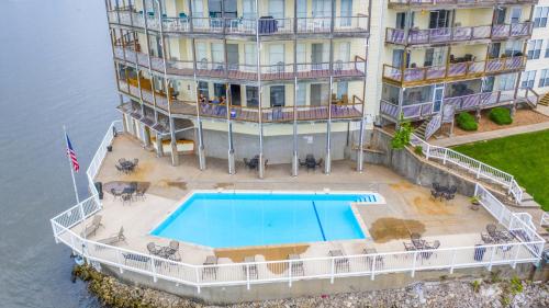 lakeview condo w 2 pools and beach family fun awaits at 21mm