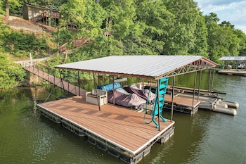 Lake Cabin & Dock - A True Ozarks Experience!,,2 star