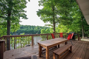 Lake Cabin & Dock - A True Ozarks Experience!,,2 star
