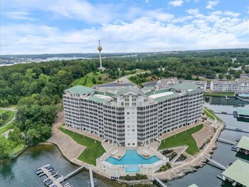 modern decor views grill workstation boat 2 pwc slips and resort style amenities