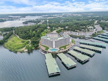 modern decor views grill workstation boat 2 pwc slips and resort style amenities