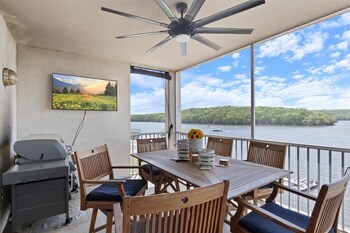modern decor views grill workstation boat 2 pwc slips and resort style amenities