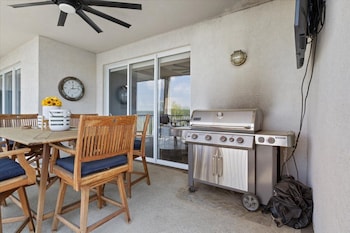 modern decor views grill workstation boat 2 pwc slips and resort style amenities