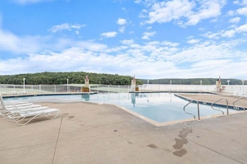 Modern Decor, Views, Grill, Workstation, Boat + 2 Pwc Slips & Resort-Style Amenities,,2 star