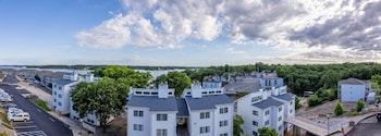 3 bedroom osage beach condo w pool and main channel views