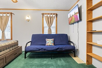 Stunning Lake View On A Nice & Quiet Relaxing Home,,2 star