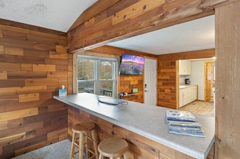 Stunning Lake View On A Nice & Quiet Relaxing Home,,2 star