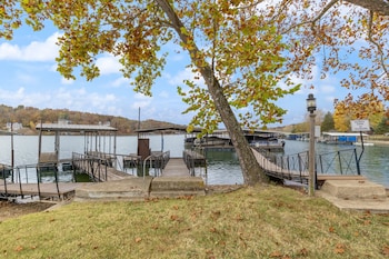 Stunning Lake View On A Nice & Quiet Relaxing Home,,2 star