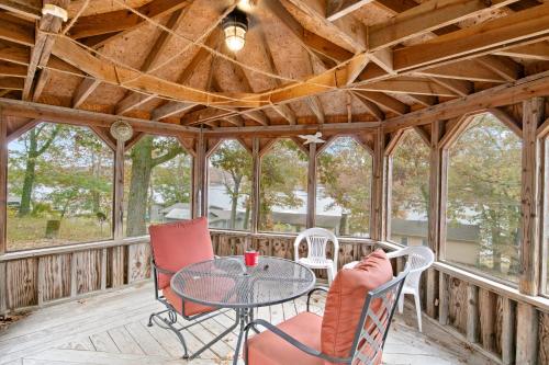 stunning lake view on a nice and quiet relaxing home
