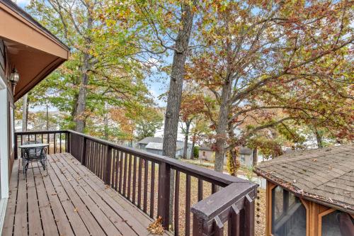 stunning lake view on a nice and quiet relaxing home