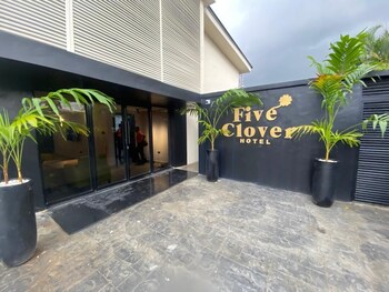 five clover hotel ilupeju