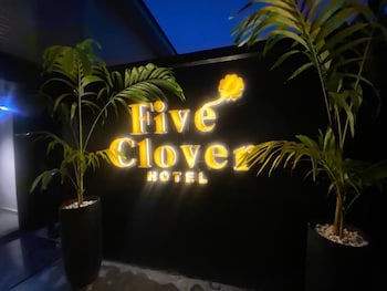 five clover hotel ilupeju