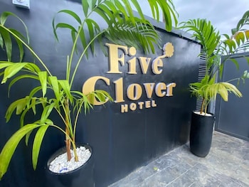 five clover hotel ilupeju