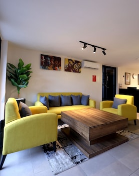 five clover hotel ilupeju