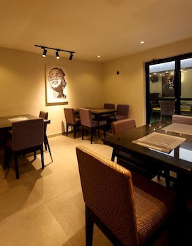 five clover hotel ilupeju