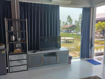 The Village,,3 star