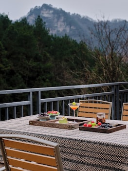 pandora boutique hotel within zhangjiajie national forest park
