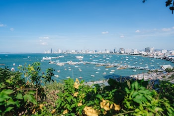 fourium pattaya hotel and serviced residence