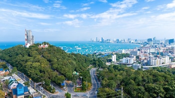 fourium pattaya hotel and serviced residence