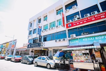 Swing & Pillows At Penang Road,,2 star