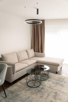 iandi tesla apartments
