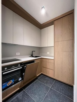 iandi tesla apartments