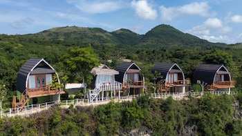 Eco-Tourist Dream Beach Cliff Villas,,3 star