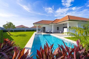 new modern 3 bedroom villa mb35