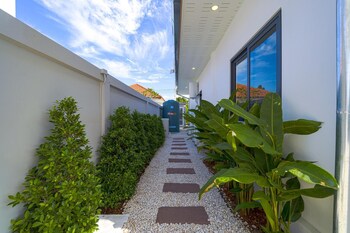 new modern 3 bedroom villa mb35