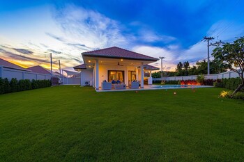new modern 3 bedroom villa mb35
