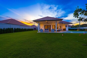 new modern 3 bedroom villa mb35
