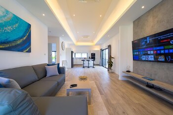 new modern 3 bedroom villa mb35