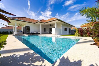 new modern 3 bedroom villa mb35