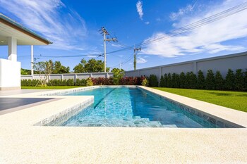 new modern 3 bedroom villa mb35
