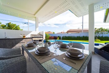 new modern 3 bedroom villa mb35