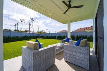 new modern 3 bedroom villa mb35