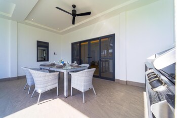 new modern 3 bedroom villa mb35
