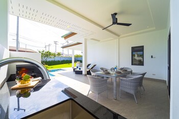 new modern 3 bedroom villa mb35