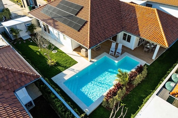 new modern 3 bedroom pool villa mb3
