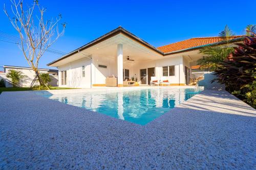 new modern 3 bedroom pool villa mb3