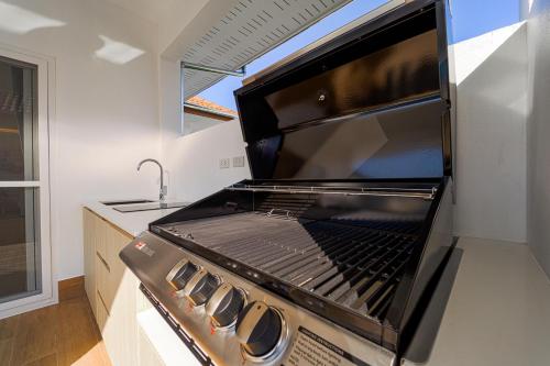 new modern 3 bedroom pool villa mb3
