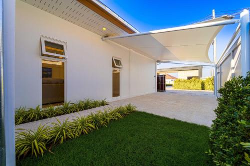 new modern 3 bedroom pool villa mb3