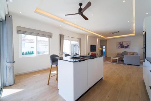 new modern 3 bedroom pool villa mb3