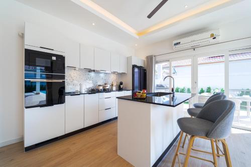 new modern 3 bedroom pool villa mb3