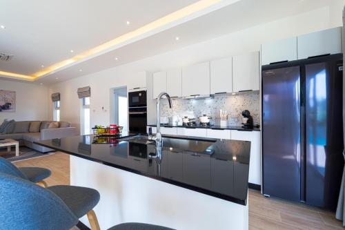 new modern 3 bedroom pool villa mb3