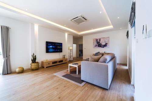 new modern 3 bedroom pool villa mb3
