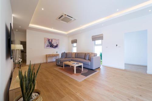 new modern 3 bedroom pool villa mb3