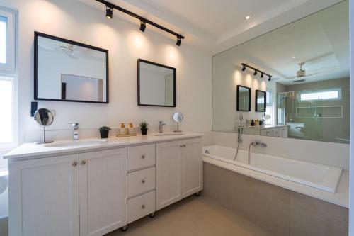 new modern 3 bedroom pool villa mb3