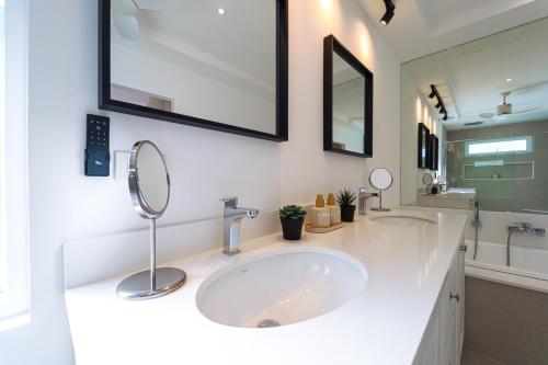 new modern 3 bedroom pool villa mb3