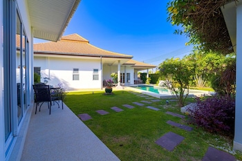 4 bedroom private pool villa mr51